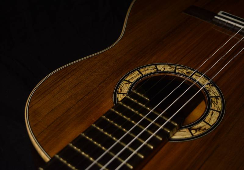 Cocoa Western Red Cedar with a Chestnut Oak Rosette