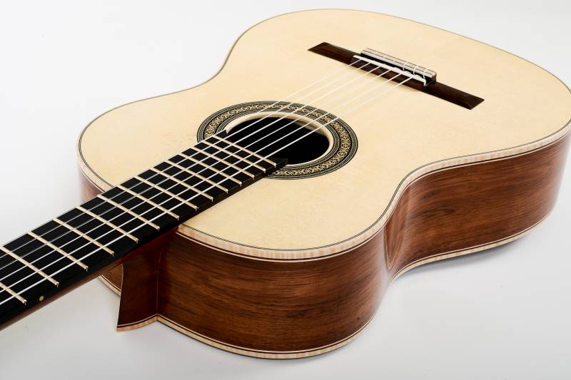 Jumbo Frets for Comfort