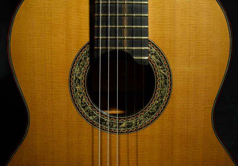 Conglomerate center with mosaic border